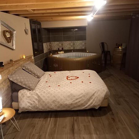 Cosy-Loft Industriel , Jacuzzi , Wifi , 6 Personnes Max Villa Aigues-Vives  Exterior photo